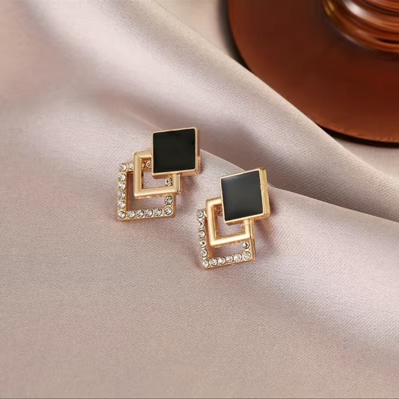 New Modern Gold plated Geometrical Drop Earrings - Picture 4 of 5